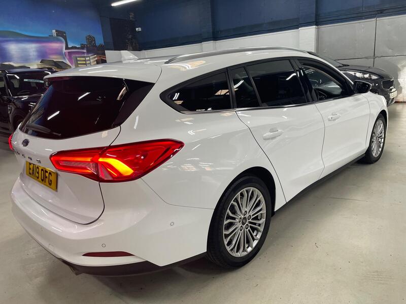 Ford Focus view 5
