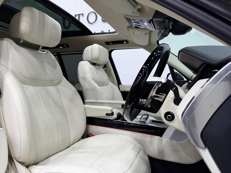 Land Rover Range Rover view 2