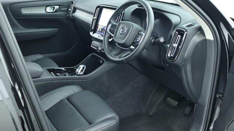 Volvo XC40 view 4