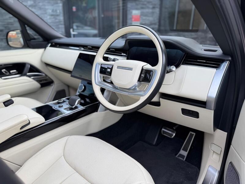 Land Rover Range Rover view 2