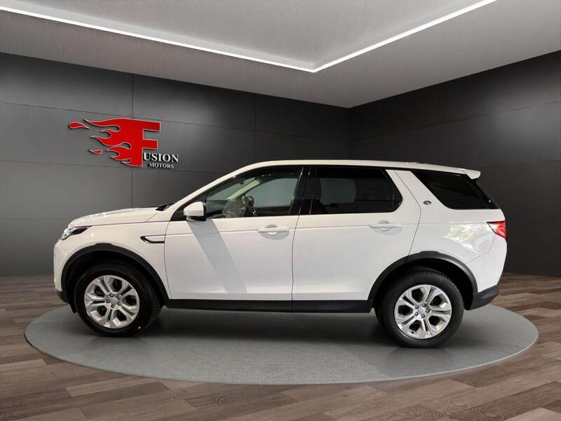 Land Rover Discovery Sport view 4