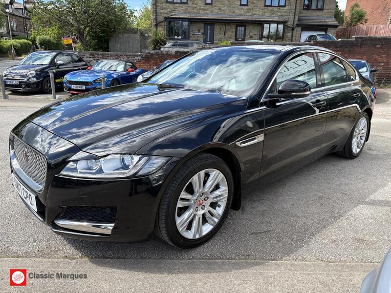 Jaguar XF view 4