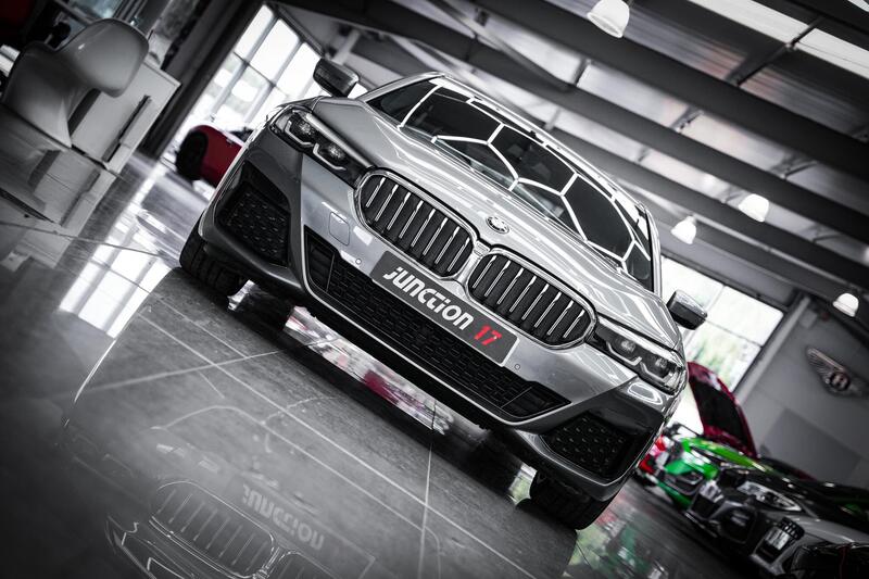 BMW 5 Series view 3