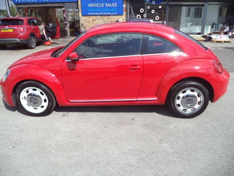 Volkswagen Beetle view 4
