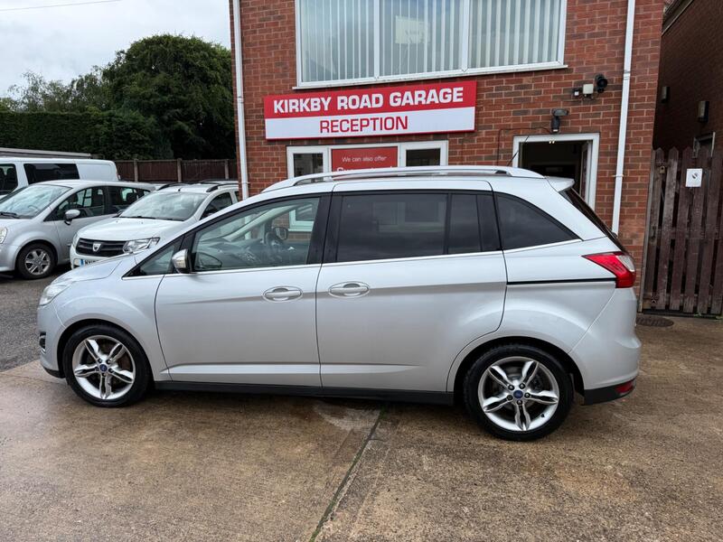 Ford Grand C-Max view 5