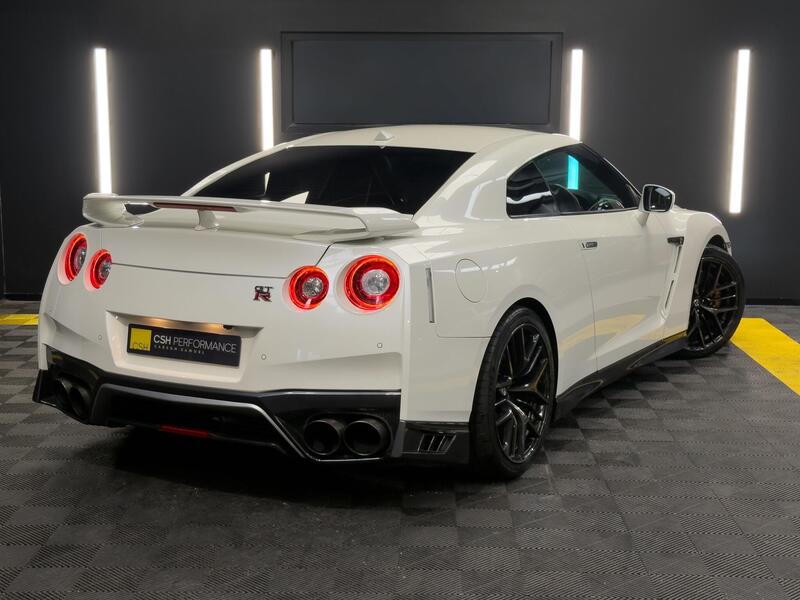 Nissan GT-R view 5