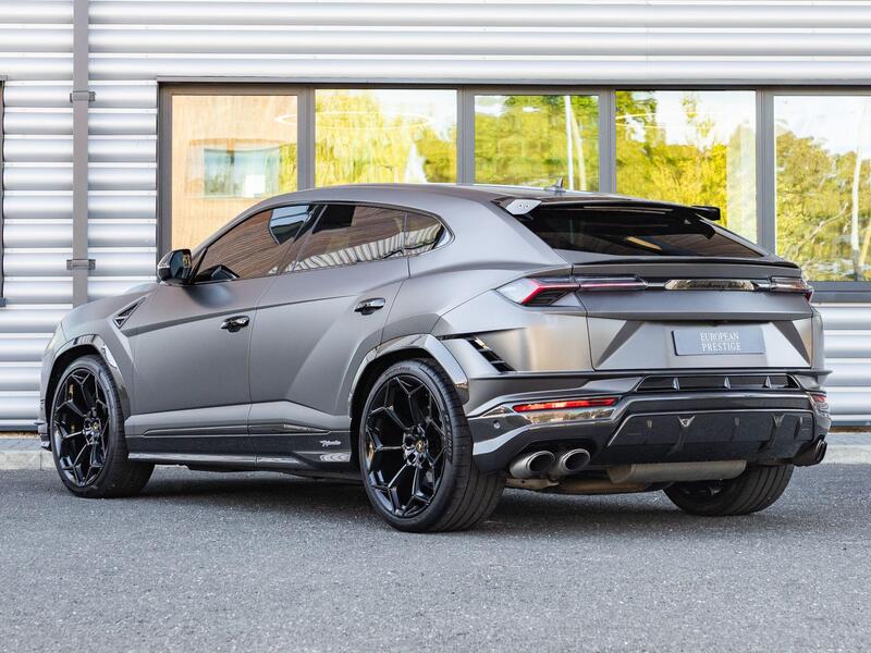 Lamborghini Urus view 5