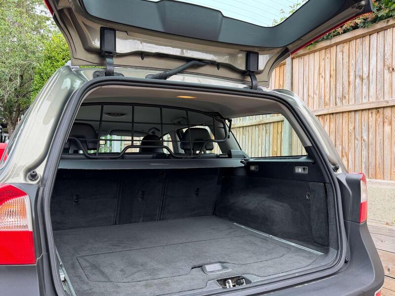 Volvo XC70 view 3