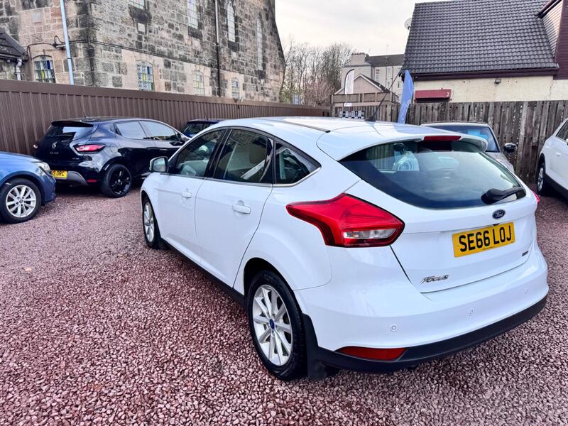 Ford Focus view 4