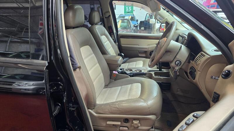 Ford Explorer view 4