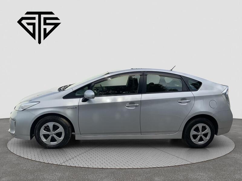 Toyota Prius view 6