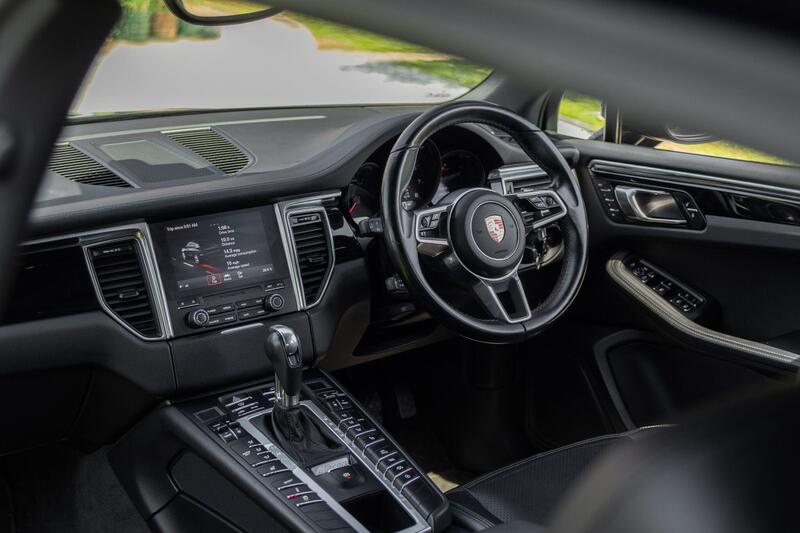 Porsche Macan view 4