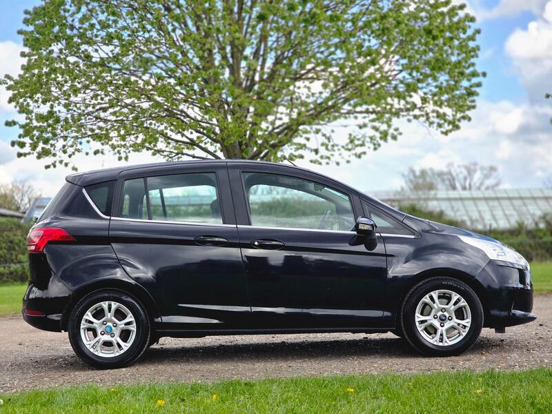 Ford B-Max view 3