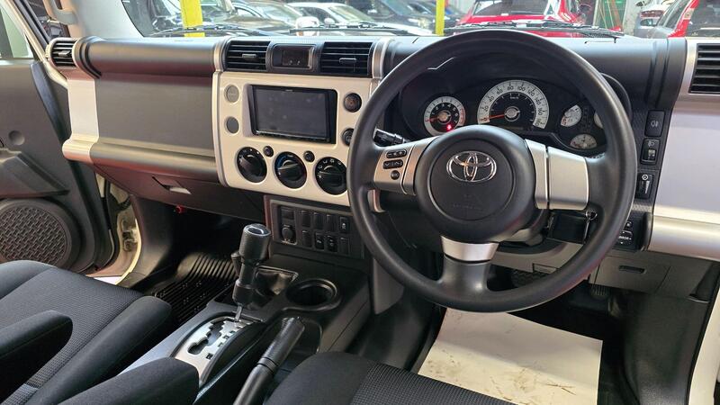 Toyota FJ Cruiser view 6