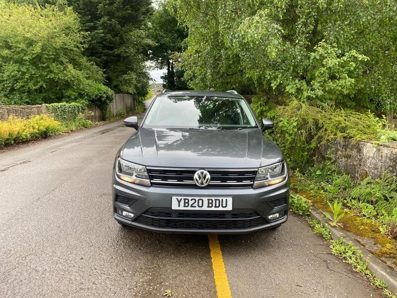 Volkswagen Tiguan view 2