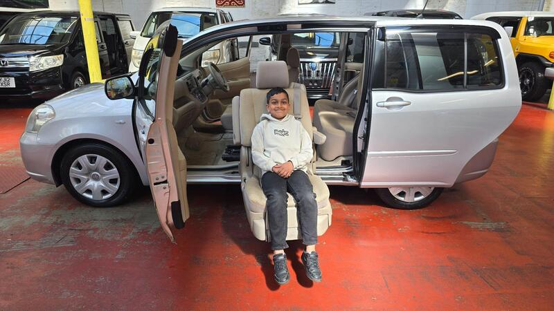Toyota Raum view 4
