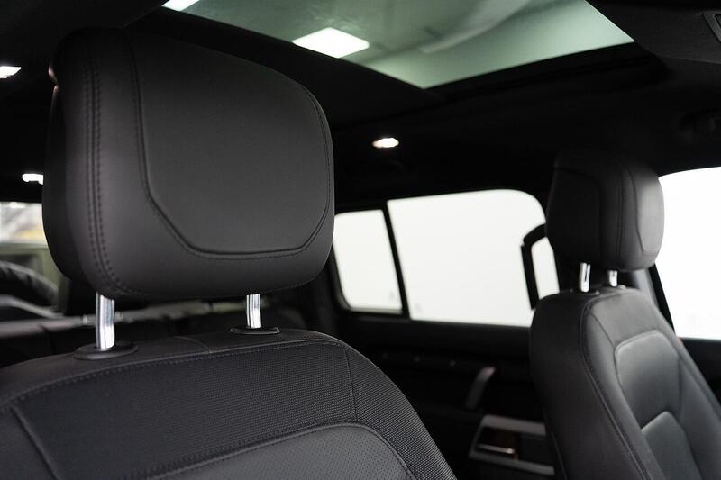 Land Rover Defender 110 view 3