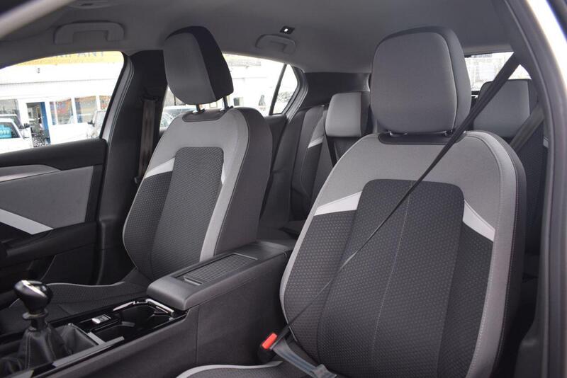 Vauxhall Astra view 4