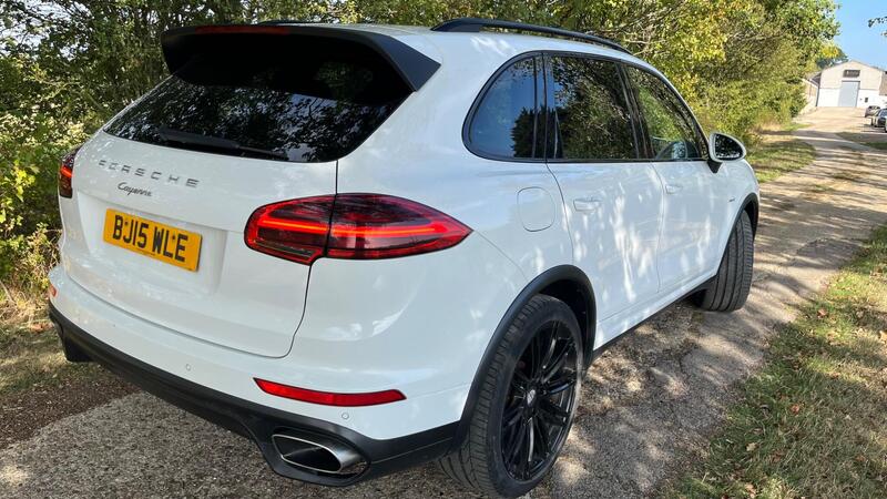 2015 Porsche Cayenne — photo 15
