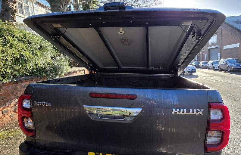 Toyota Hilux view 3