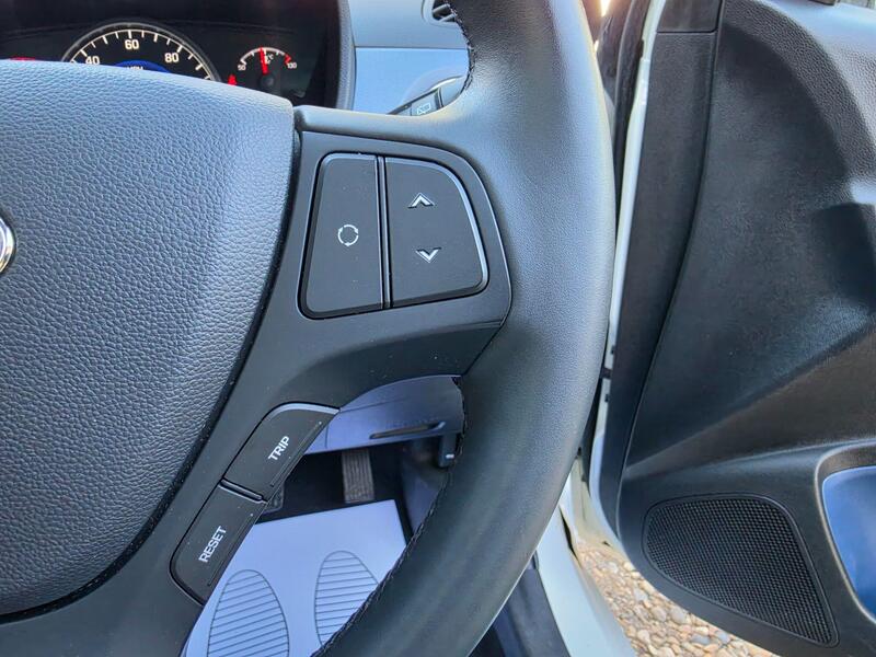 Hyundai i10 1.2 Premium SE Auto Euro 6 5dr thumbnail 27