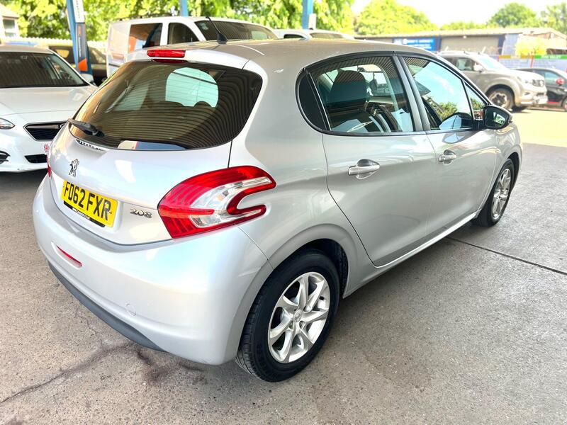 Peugeot 208 view 7