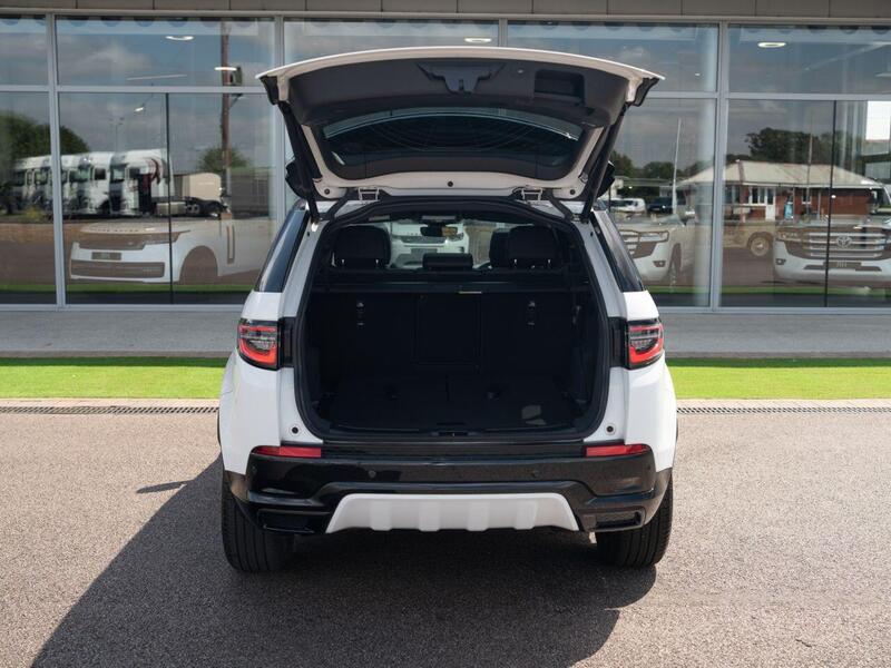 Land Rover Discovery Sport view 7