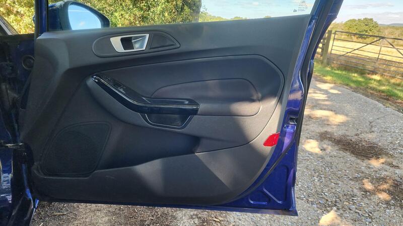 2015 Ford Fiesta — photo 38