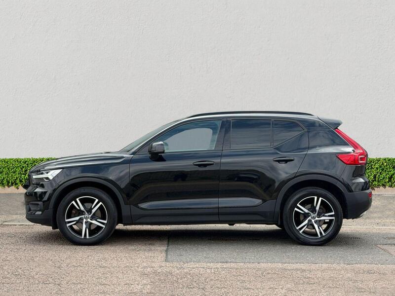 Volvo XC40 view 4
