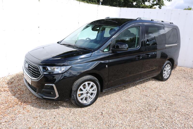 Ford Grand Tourneo Connect view 2