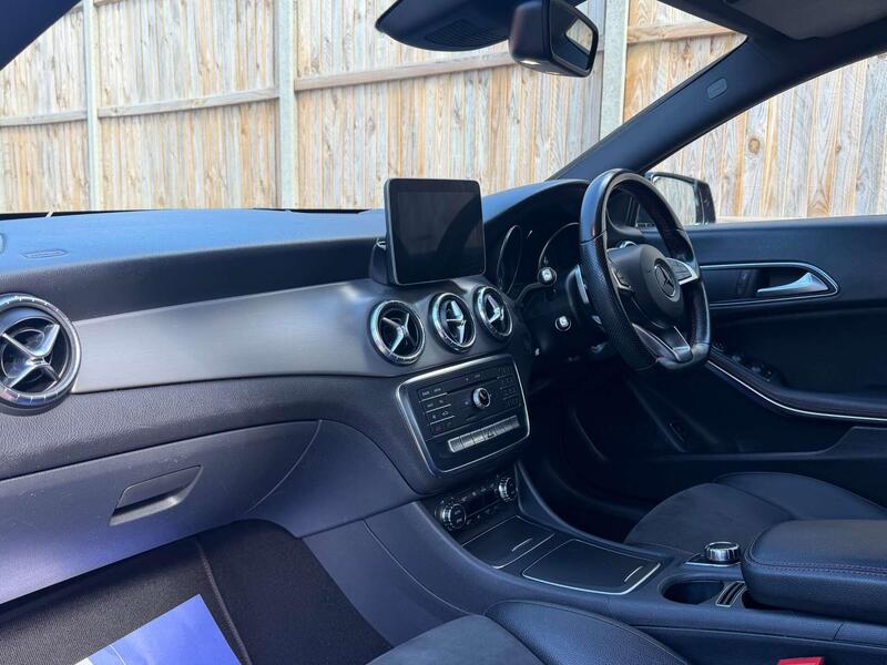 Mercedes-Benz Mercedes-Benz CLA view 3
