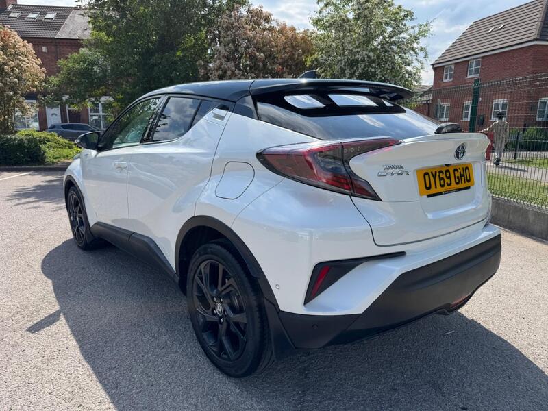 Toyota C-HR view 3