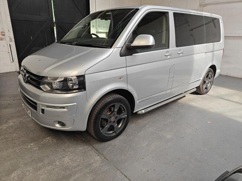 Volkswagen Caravelle view 7