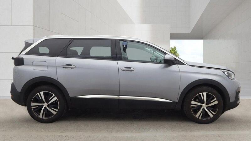 Peugeot 5008 view 5