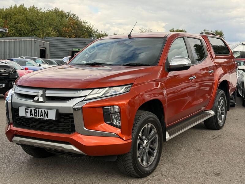 Mitsubishi L200 view 3