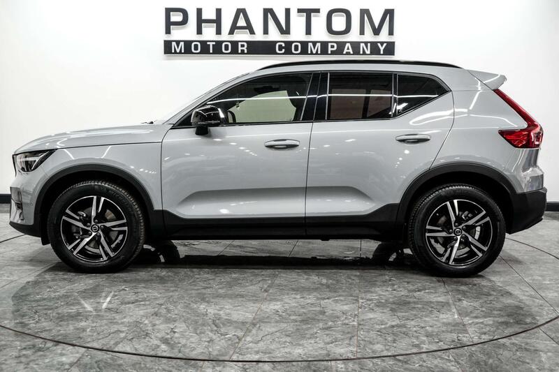 Volvo XC40 view 3