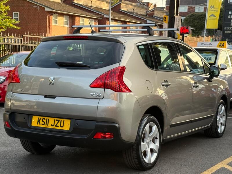 Peugeot 3008 view 2