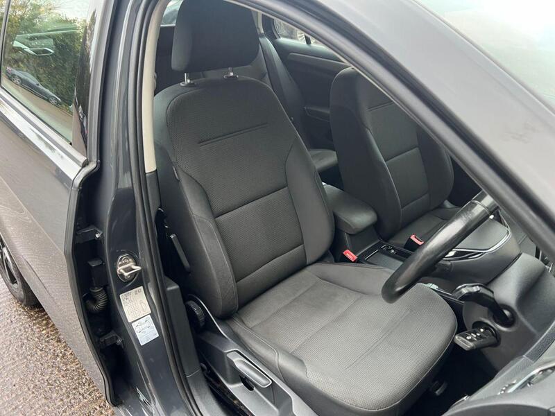 Volkswagen Golf view 10