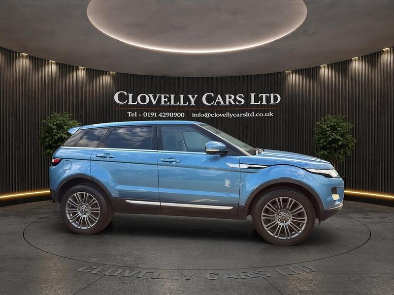 Land Rover Range Rover Evoque view 3