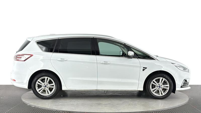 Ford S-Max view 3