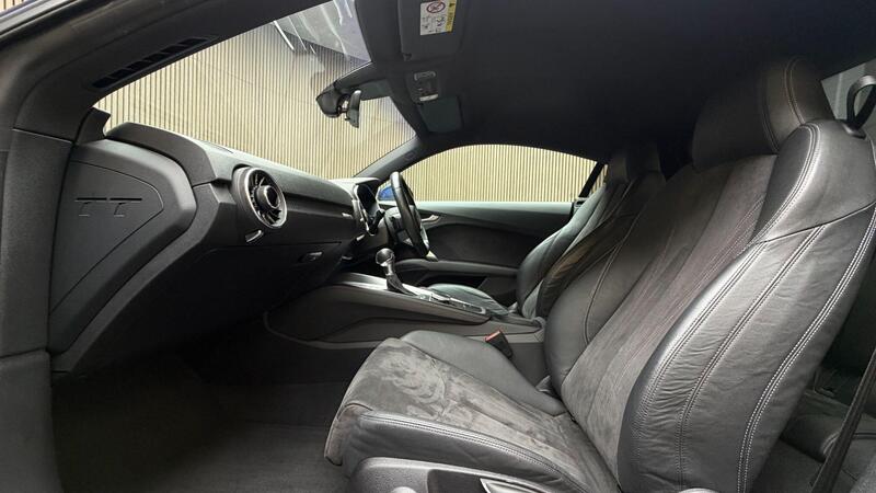 Audi TT view 3