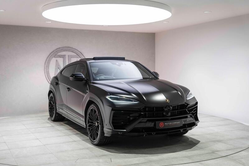 Lamborghini Urus view 5