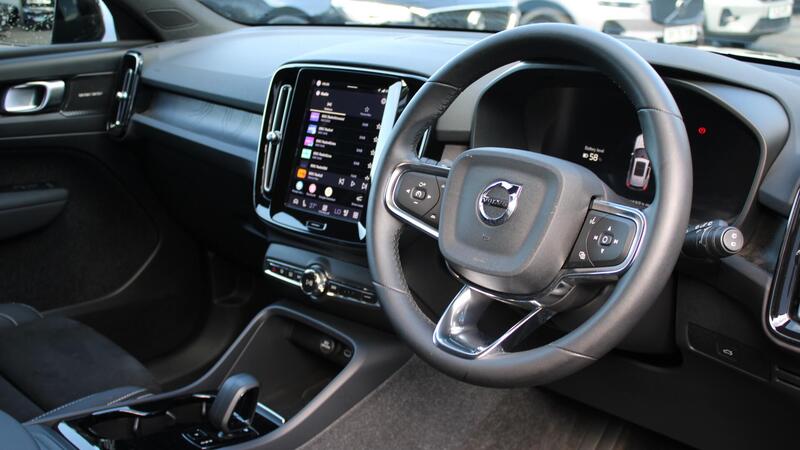 Volvo XC40 view 4