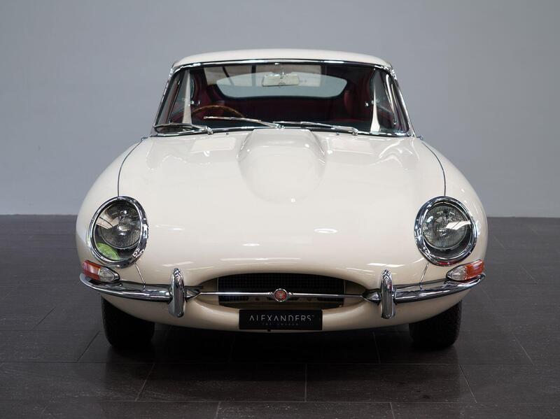 Jaguar E-Type view 31