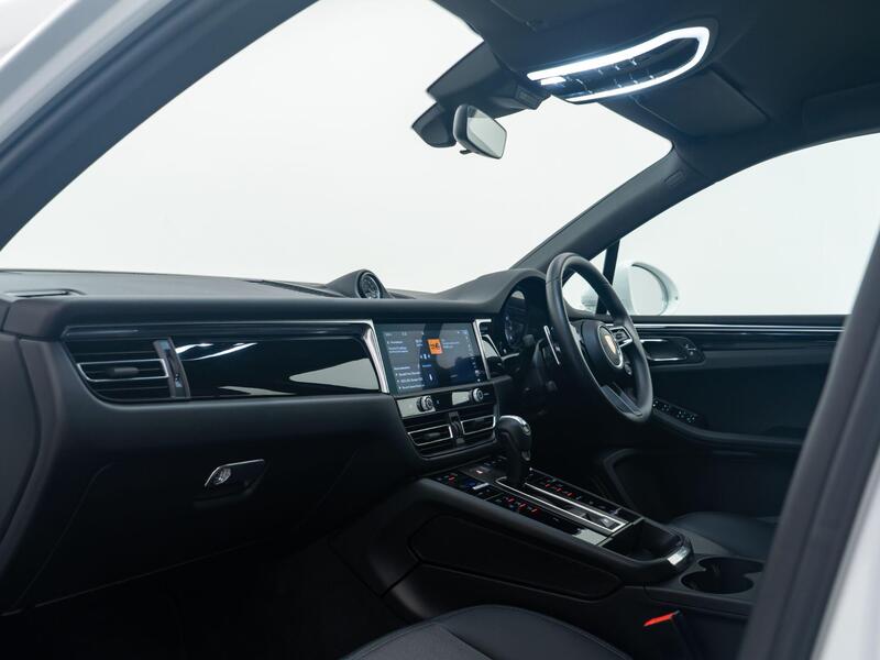 Porsche Macan view 6