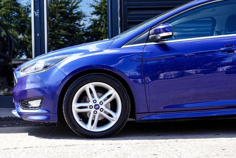 Ford Focus view 15