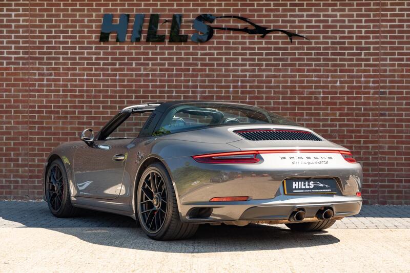 Porsche 911 view 4