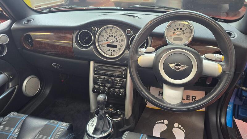Mini Convertible view 4