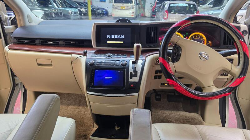 Nissan Elgrand view 5