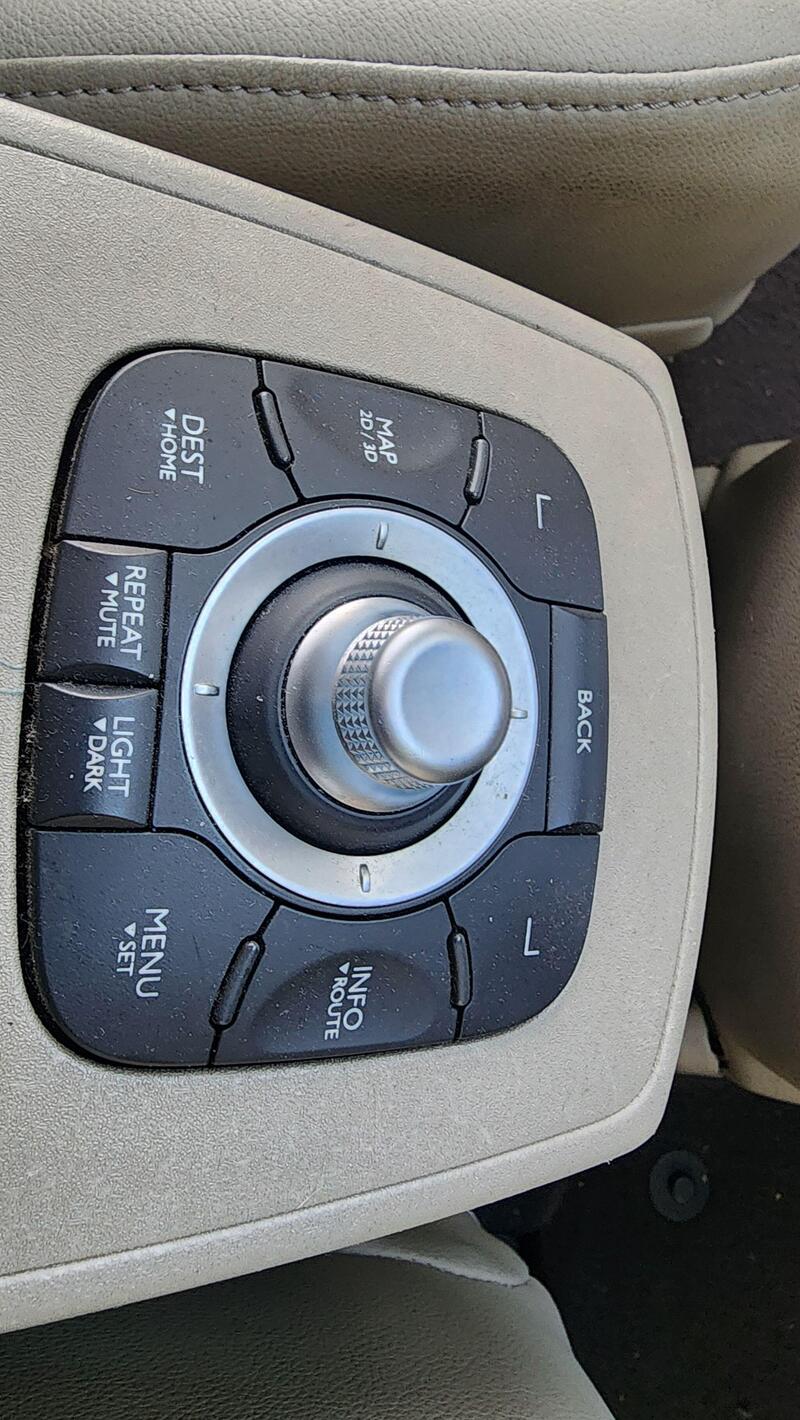 2010 Renault Scenic — photo 35